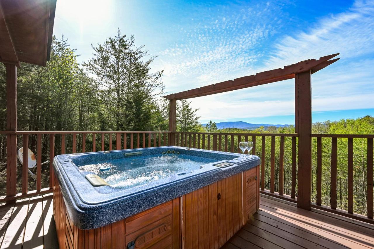Private Mountain Cabin, Hot Tub Escape In The Smokies, With The View Sevierville Esterno foto
